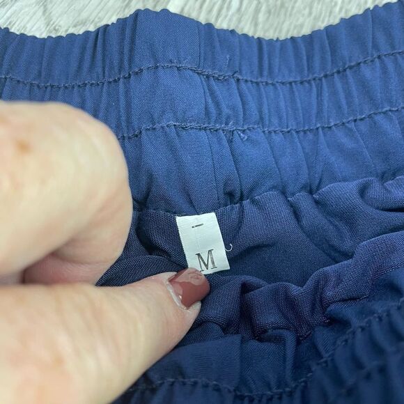 Training Sweat Wicking Fabric Shorts with Side Zipper Pocket Garterized Waistban - Picture 5 of 6